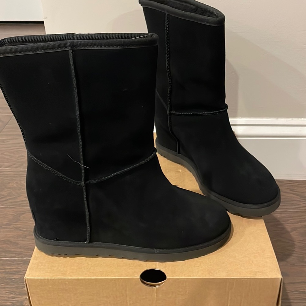UGG classic femme short boot